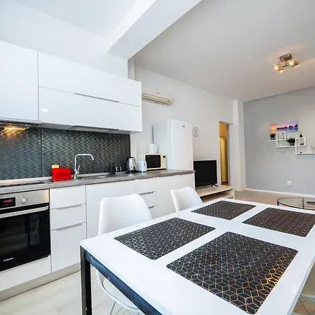Stylish 1br Flat In - Rosetti Blanc